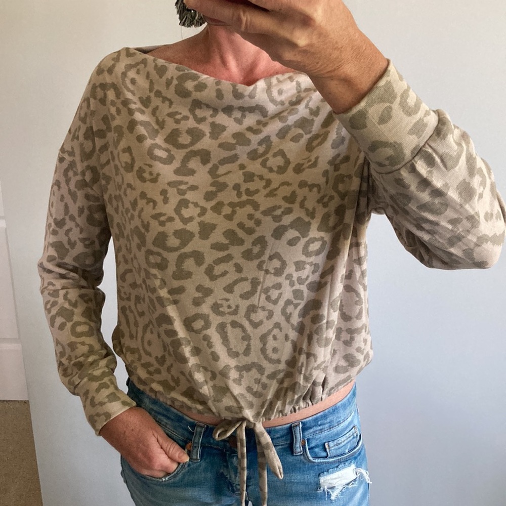 Animal Print Long Sleeve Cropped Top - Picture 2 of 12